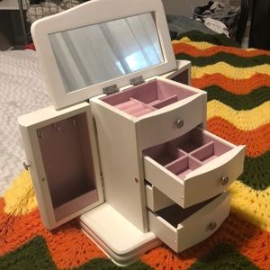 Perfect Medium Jewelry Box